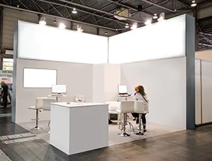 Messestand mit LED-Beleuchtung